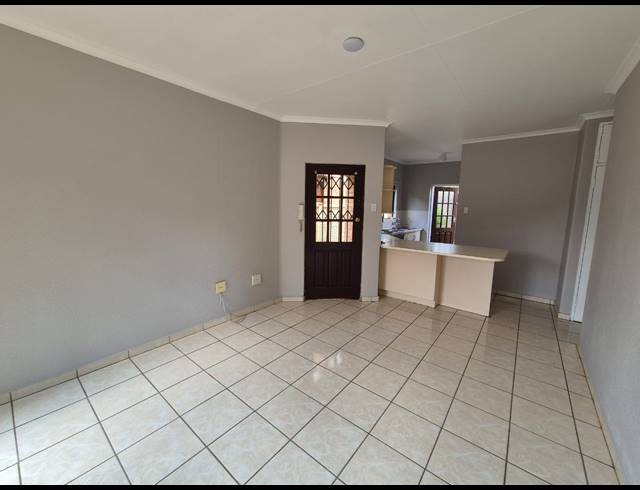 3 BEDROOM TOWNHOUSE FOR SALE IN VANDERBIJLPARK SE 3